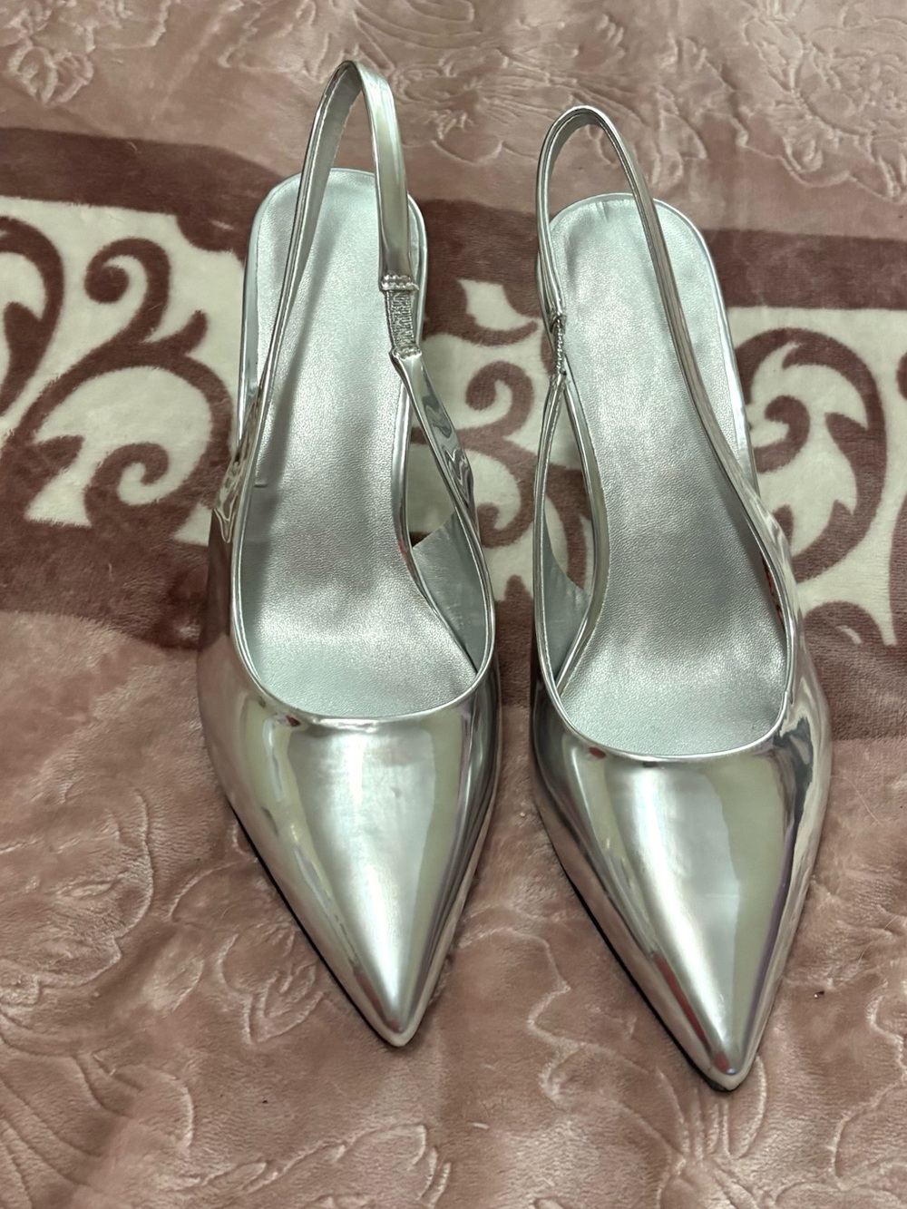 NWOT Metallic Silver Pointed Slingback Heels